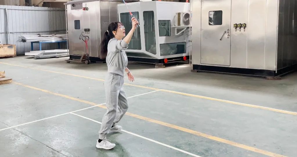 羽毛球 1.jpg 羽毛球 1.jpg